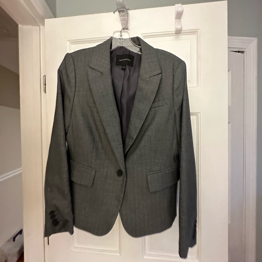 Gray Banana Republic blazer